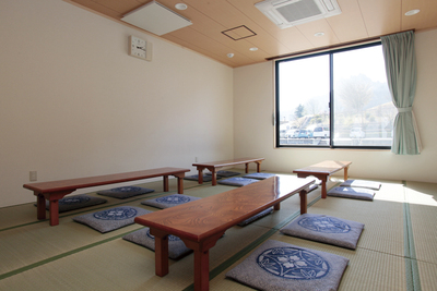 [休息室]能在日式房间的休息室舒适地舒畅。