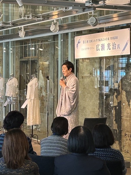 讲演的样子2